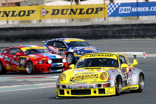 Rekordní start společnosti Dunlop ve čtyřiadvacetihodinovém závodě v Dubaji Rekordní start společnosti Dunlop ve čtyřiadvacetihodinovém závodě v Dubaji