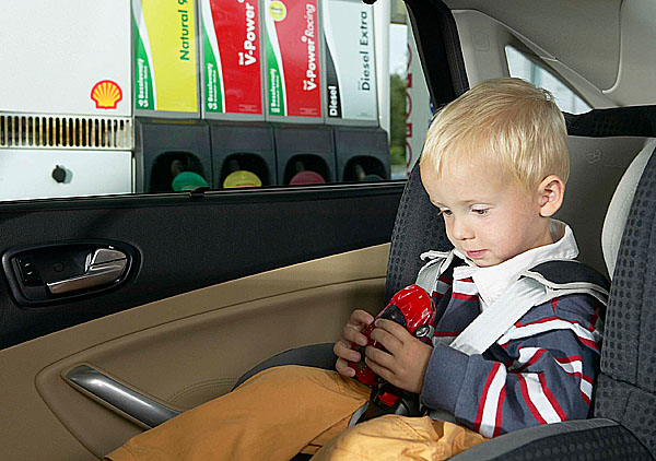 Cestování s dětmi v autě: kdo si hraje, nezlobí!