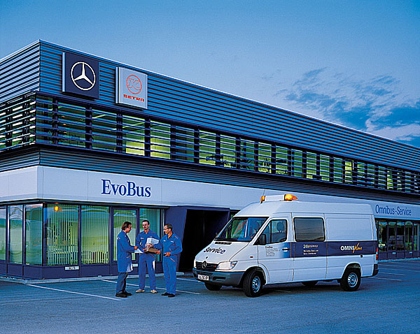 OMNIplus podporuje řidiče autobusů Mercedes-Benz a Setra při Světovém dni mládeže 2005