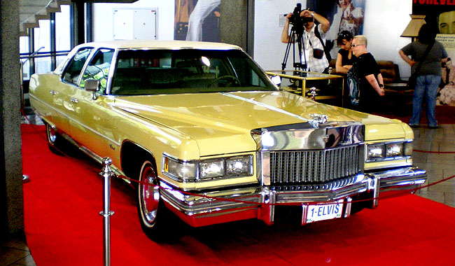 Výstava krále rokenrolu „ELVIS LIVE“ se poprvé představí i v ČR: od pátku 29. 4. do neděle 8. 5. 2011 Výstava krále rokenrolu „ELVIS LIVE“ se poprvé představí i v ČR: od pátku 29. 4. do neděle 8. 5. 2011