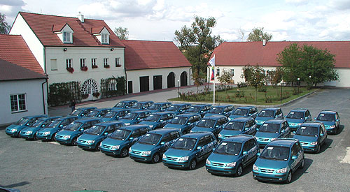 Hyundai v ČR v roce 2002 prodal 3382 osobních a užitkových vozů a tím mezi 35 dovozci obsadil 8. místo