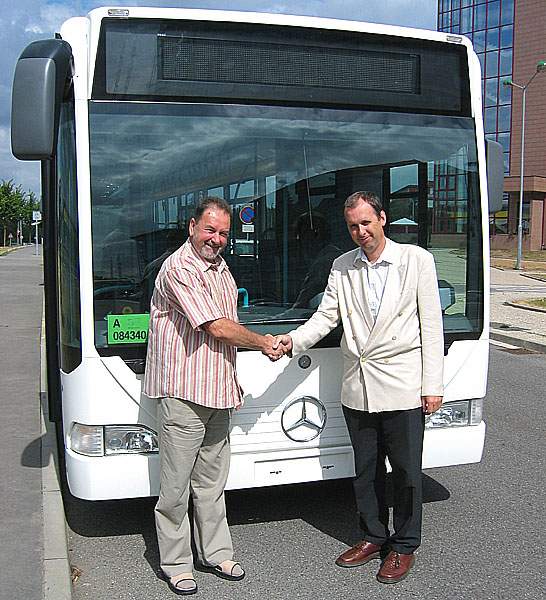 Dva autobusy Mercedes-Benz Citaro L pro DPMD předány