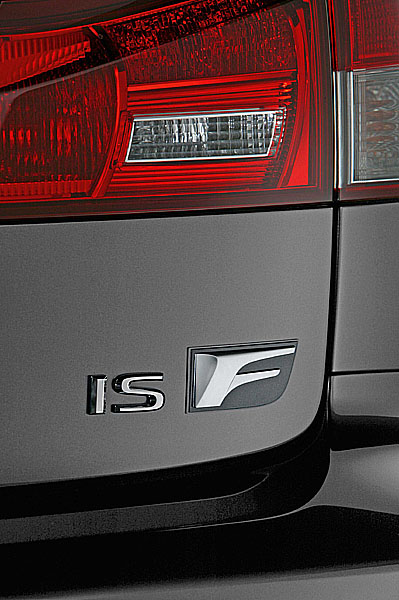První sériový ultra-výkonný sportovní vůz Lexus: sedan IS-F na autosalonu v Ženevě