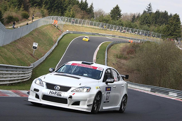 Vozy Lexus LFA a IS-F se dále zlepšují v rámci příprav na vytrvalostní závod 24 hodin Nürburgring