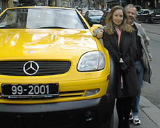 Jim Rogers se zastavil v Praze se svým Mercedesem v rámci své tříleté cesty světem
