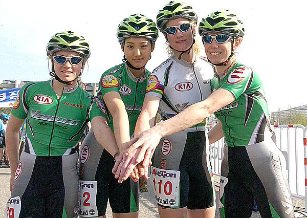 KIA Verduci team vítězí ve světovém IN-LINE poháru 2004