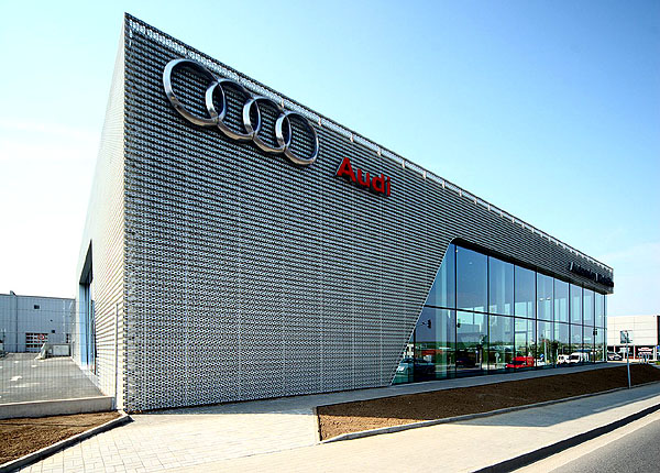 Audi A8 ozdobou nového exkluzivního Terminalu Audi společnosti Autosalon Klokočka v Praze -Řepích