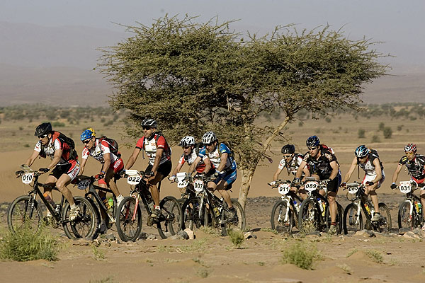 Jeden z předních světových maratónů pro horská kola Závod Nissan Titan Desert