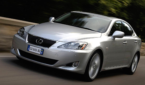 Lexus oznámil cenové úpravy a změny specifikací u většiny modelů.