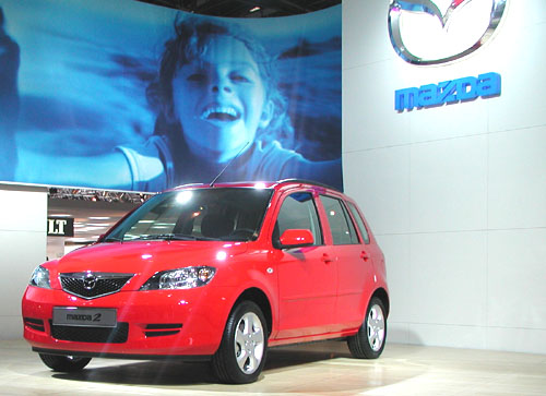 Projděme se spolu po expozici Mazda na autosalonu, který byl zahájen v Paříži před pěti dny – 28. září