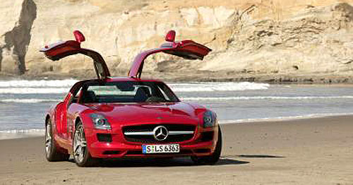 Automobilové jaro začíná značka Mercedes-Benz s nebývalou dynamikou a elegancí.
