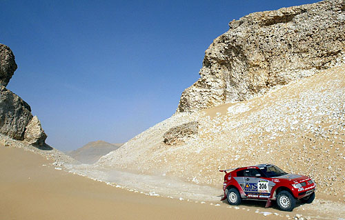 Mitsubishi po 13. etapě soutěže Dakar 2003 jsou stále na prvních pěti místech