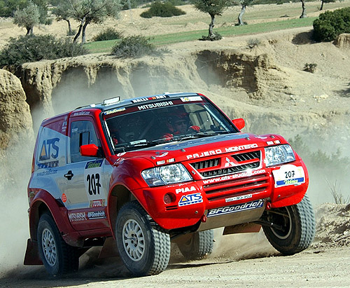 Mitsubishi zatím na prvním i druhém místě na Dakaru 2003