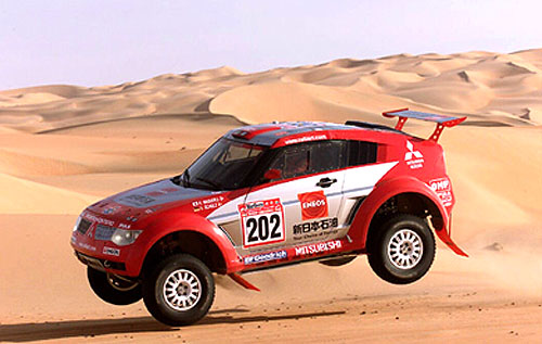 Mitsubishi Pajero Evolution 2003 zvítězilo v UAE Desert Challenge 2002