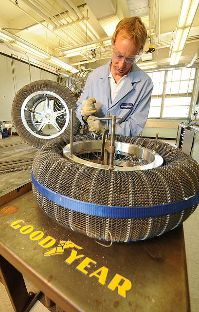 Goodyear a NASA oceněni za inovativní „pružinovou” pneumatiku Goodyear a NASA oceněni za inovativní „pružinovou” pneumatiku