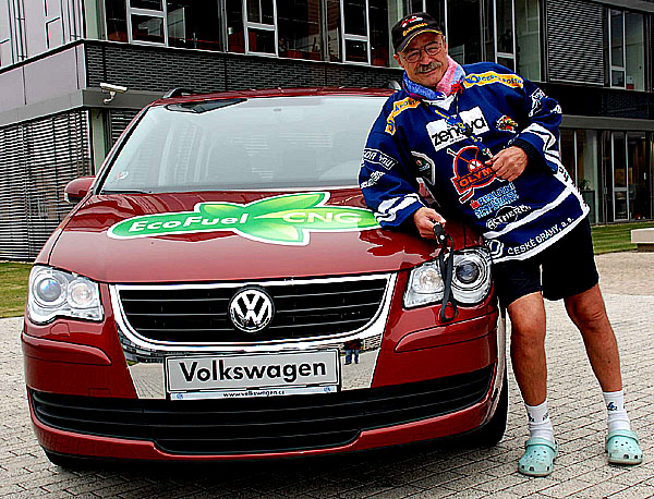 Herec Pavel Nový jezdí s VW Touranem EcoFuel