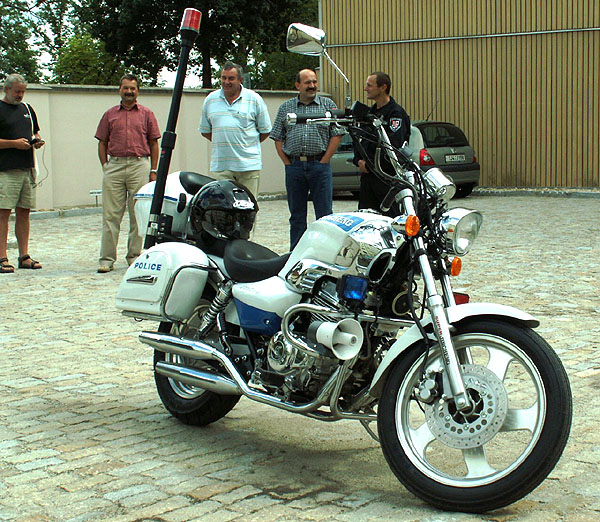 Jihlavští strážníci dostali čínský motocykl