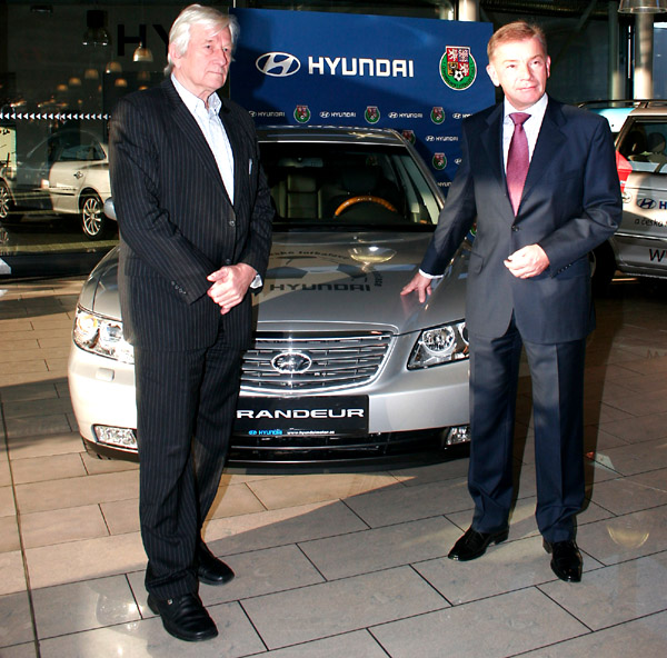 Hyundai Grandeur pro trenéra Brücknera