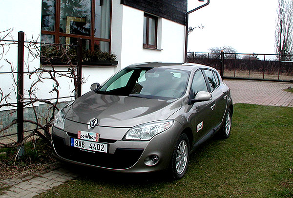 Nový pětidveřový Renault Megane s benzinovým motorem 1,6 a šestirychlostní převodovkou v testu redakce