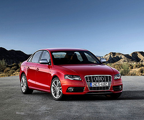Nové Audi S4/S4 Avant je prezentováno na současném autosalonu v Paříži