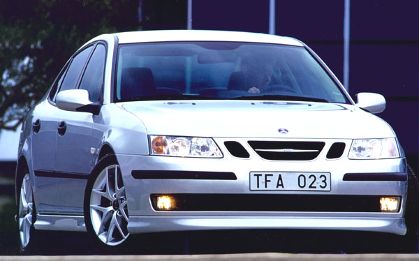 Nový luxusní kompaktní Saab 9-3 Sport Sedan
