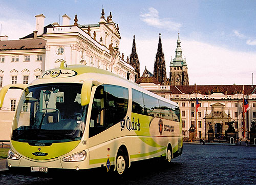 Autobus Scania Irizar PB spolehlivě vozil účastníky summitu NATO v Praze
