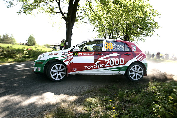 Toyota Corolla S2000 v cíli Thermica Rally Lužické hory