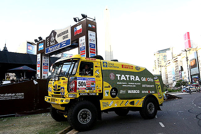 Aleš Loprais zahajuje Rallye Dakar 2011 v úvodním speciálu 2. místem