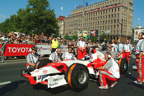 Tým F1 Panasonic Toyota Racing se představil v Helsinkách