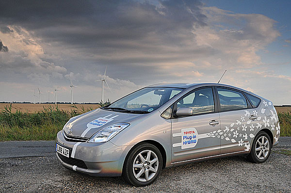 Společnost EDF a Toyota ohlásily plán rozsáhlého testování hybridních vozů s technologií Plug-in