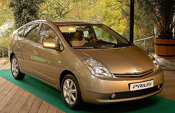 Ministerstvo životního prostředí ČR zakoupilo hybridní Toyotu Prius, evropský Automobil roku 2005