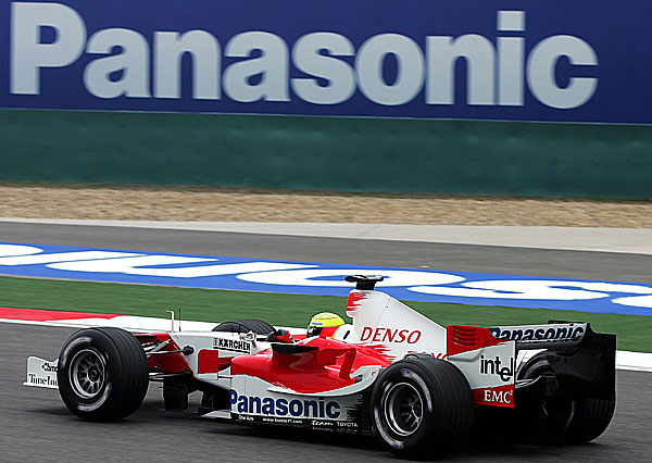 Společnost Panasonic obnovila sponzorský kontrakt s týmem F1 Toyota