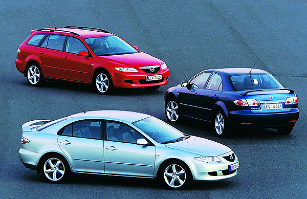 Nová Mazda6 dostala ocenění „National Business Review auto roku 2002“.