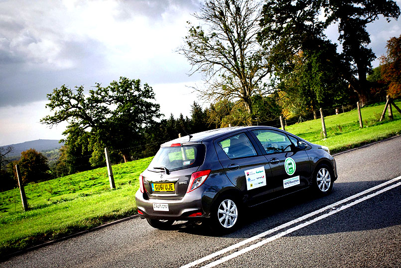 Nová Toyota Yaris zvítězila při maratonu MPG a Toyota Prius vyhrála ve třídě hybridních vozů