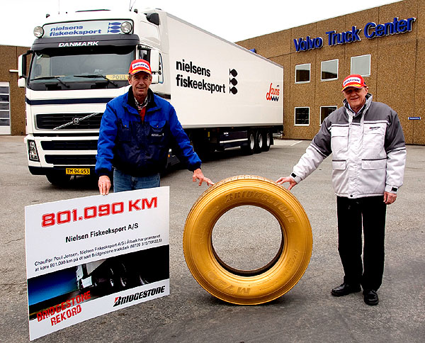 Dánský tahač Volvo ujel 801 090 km na pneumatikách Bridgestone M729